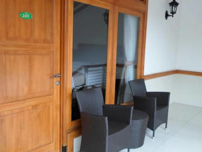 Oyo 1210 Nice Guesthouse Bandung Zewnętrze zdjęcie